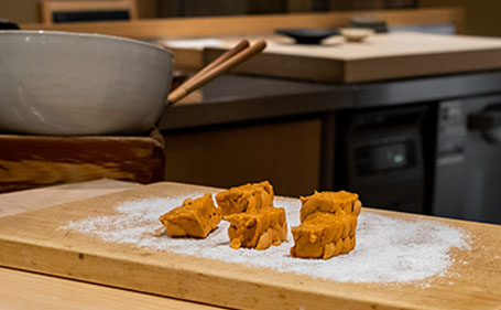 Chef Iwai's sincerity continues to shine after 25 years of serving earnestly prepared Tempura to his hardworking customers