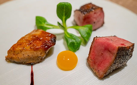 特注の炉釜で焼き上げるフレンチエッセンスが詰まった神戸牛のステーキコース