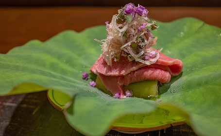 大人の渋谷として注目の「オクシブ」から頂点を目指す、独自の世界観で巧みに計算し尽くされた絶品コース